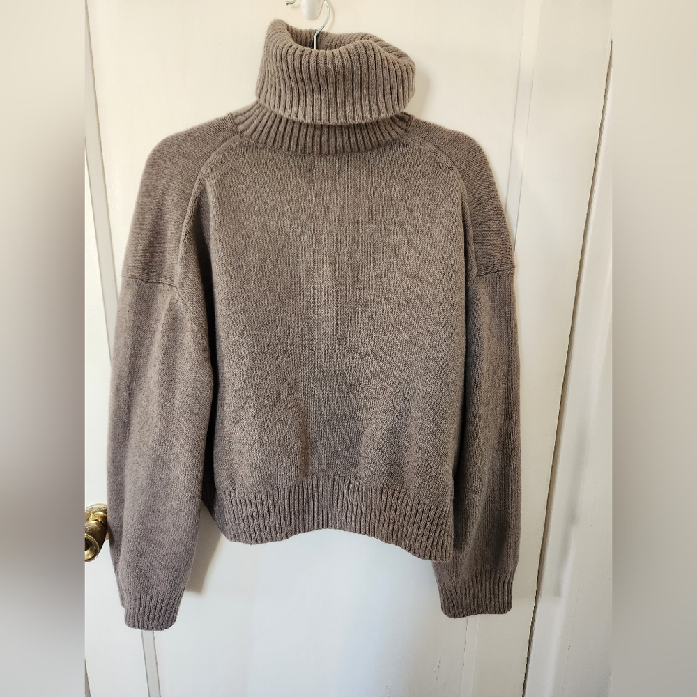 New H&M Taupe Turtleneck Sweater Small